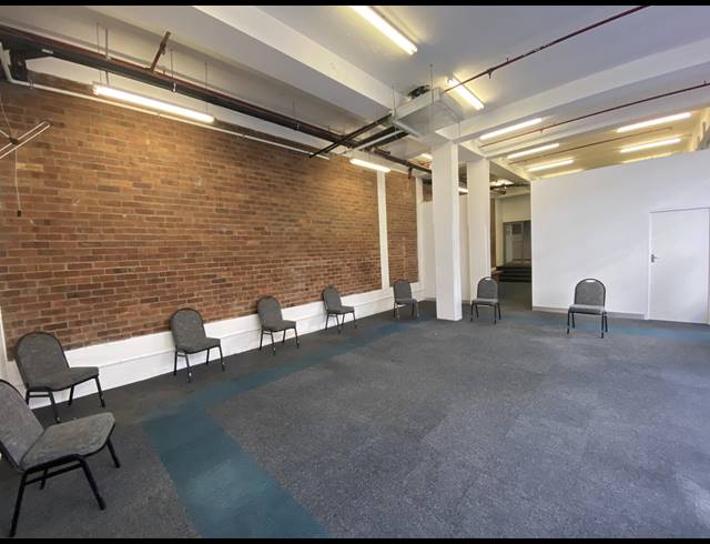 126M² OFFICE TO LET IN WOODSTOCK